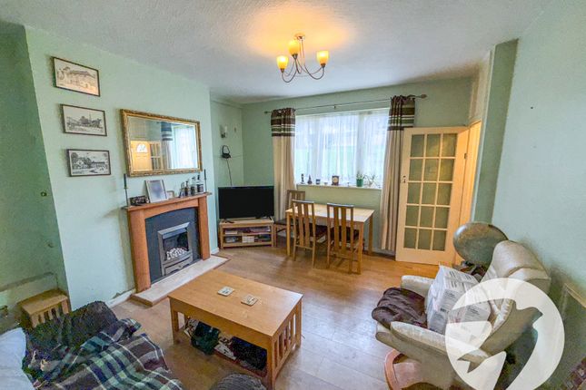 276, Middle Park Avenue, London photo 2