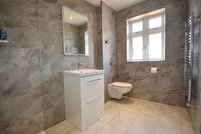 9, Clockhouse Lane, Ashford photo 3