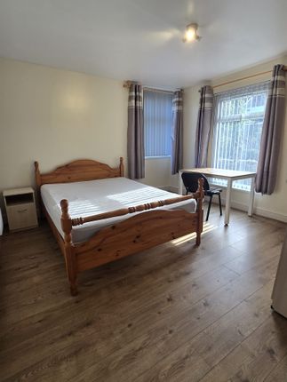 1-bed house on Room 4, 6, Kilvey Terrace, Swansea, £575/mo