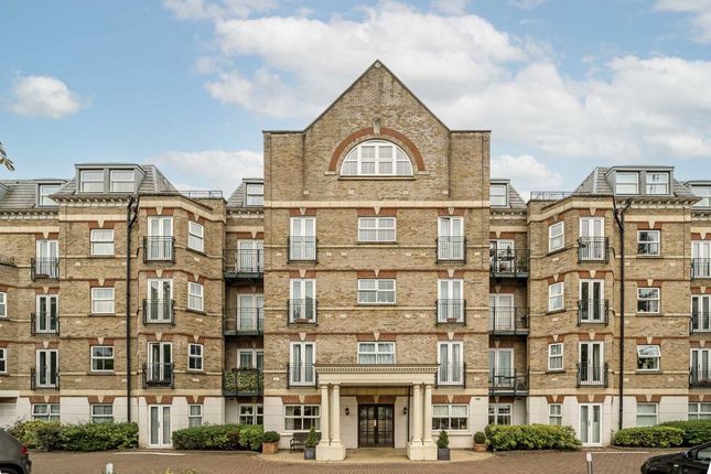 Flat for sale in The Vale, London