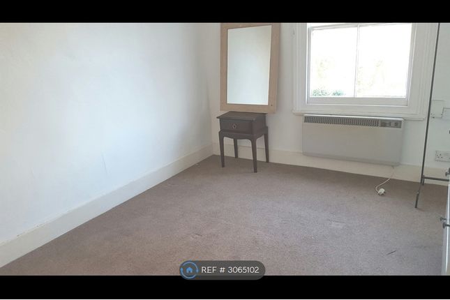Ferme Park Road, Finsbury Park photo 3