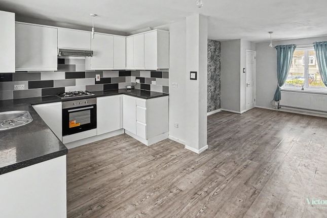 10, Kidwelly Close, Plympton photo 3