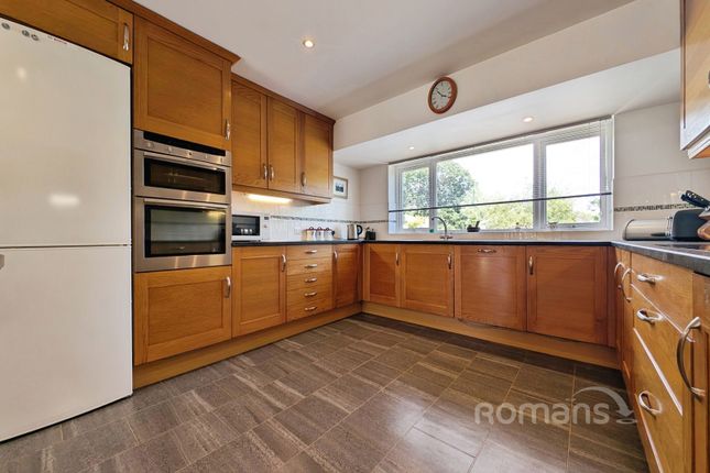 25, Copse Avenue, Surrey photo 2