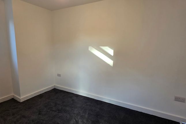 Flat 5, Stockport photo 4
