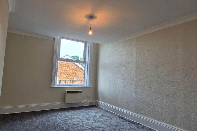 Flat 5, Brights Cottage, Heckmondwike photo 4
