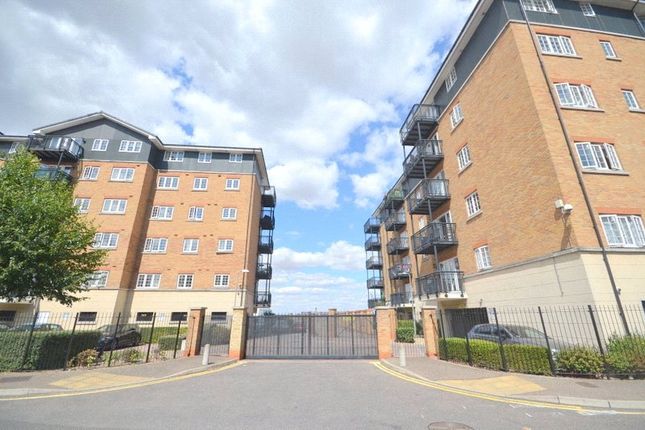 Thumbnail Flat to rent in Clifton Marine Parade, Gravesend