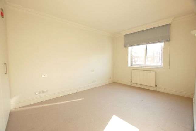 Flat to rent in Montrose Court, Princes Gate, London