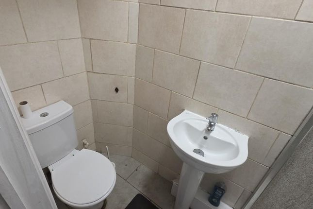 Room 3, 42, Brook Street, Pontypridd photo 5