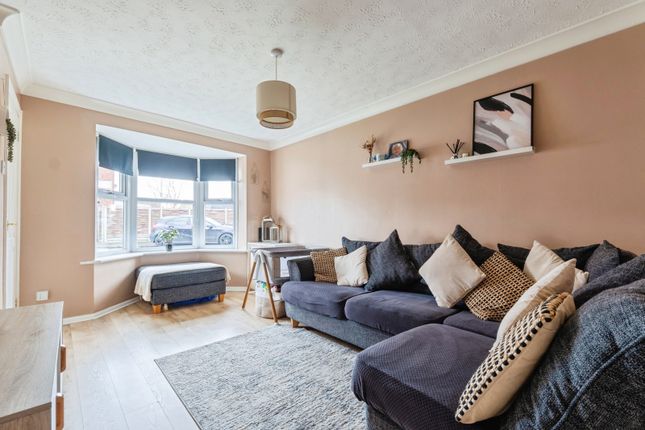 8, Curlew Close, Leicester photo 4