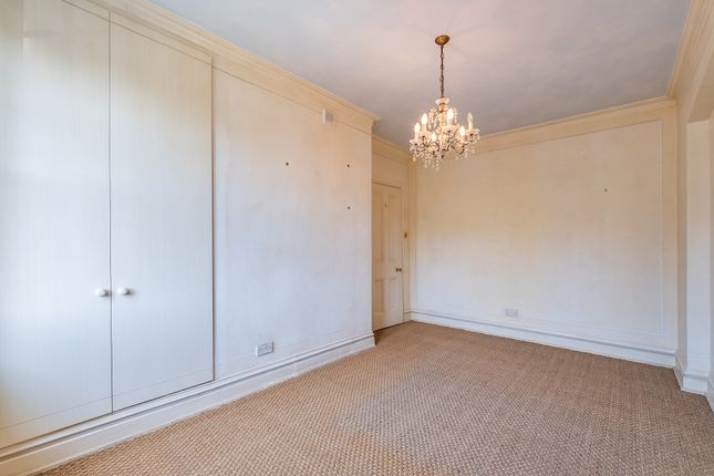 Flat 99, Elm Park Mansions, Park Walk, London photo 4