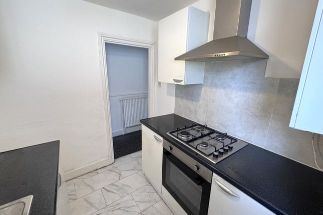 2-bed flat on 18, Victoria Avenue, London, £325,000