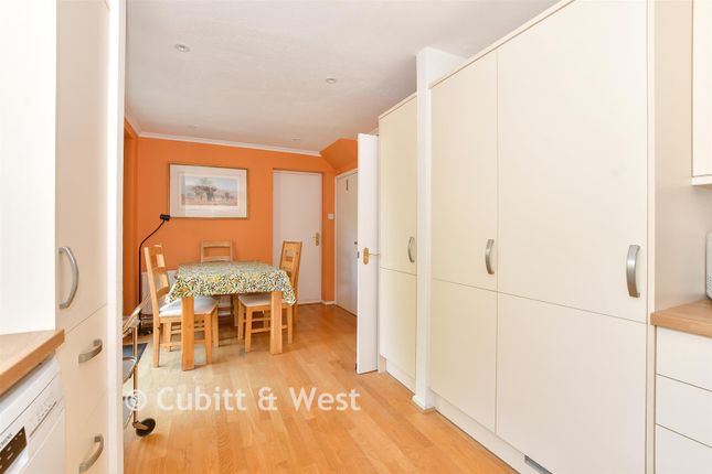 7, Northdowns, Cranleigh photo 4