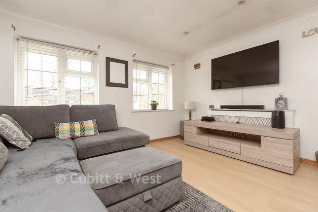 4, Cheviot Walk, Crawley photo 4