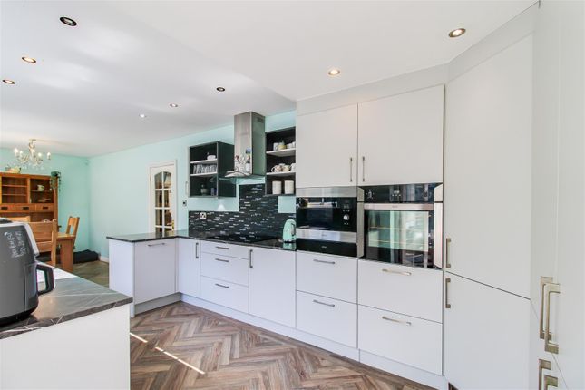 3, Rosedale Avenue, Wakefield photo 4