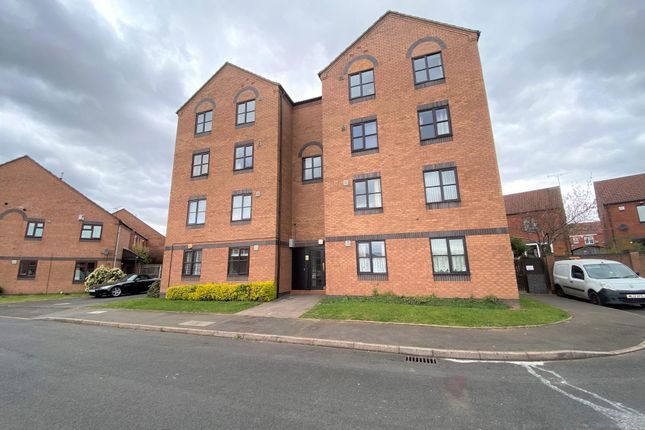 Thumbnail Flat to rent in Monins Avenue, Tipton