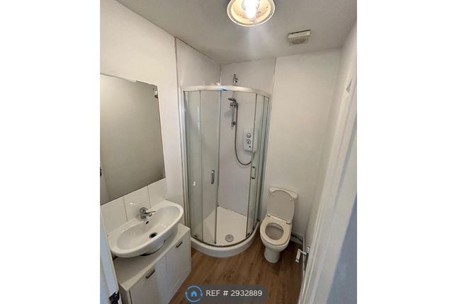 Flat, London Road, Rochester photo 3
