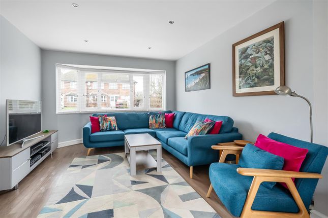 44, Mole Road, Fetcham photo 3