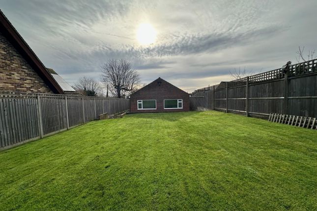 Thumbnail Detached bungalow to rent in Church Lane, Trottiscliffe, West Malling