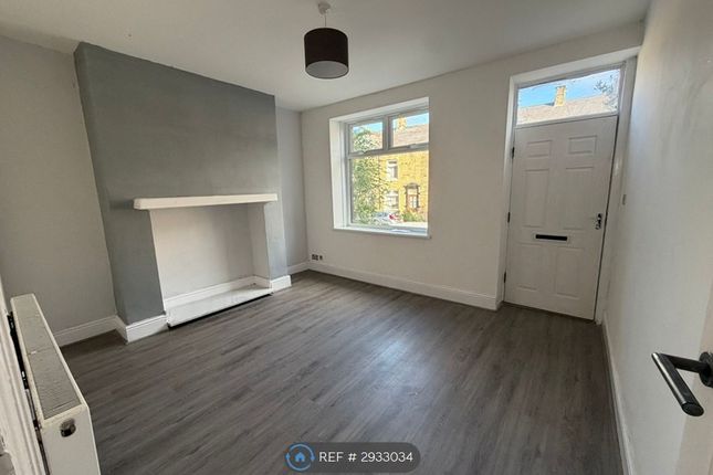 Woodhall Terrace, Bradford photo 2