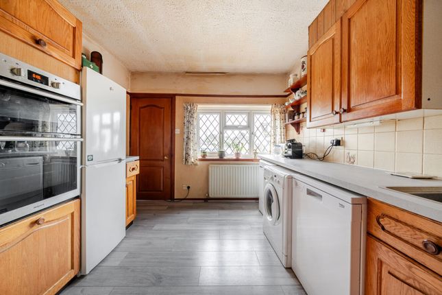 31 Lincoln Avenue, Bognor Regis photo 3