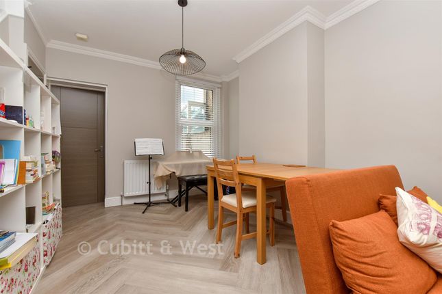 22, Tharp Road, Wallington photo 3