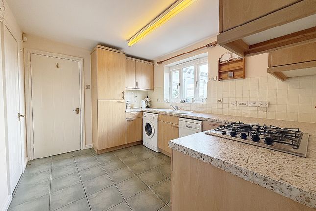 32, Maes Cefn Mabley, Pontyclun photo 4