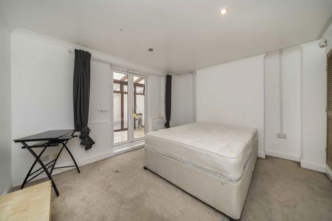LGF, 51, Pembridge Villas, London photo 4