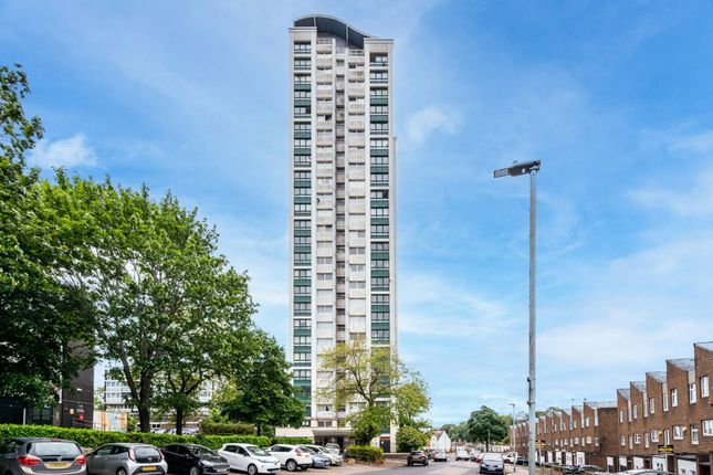 Flat for sale in Nightingale Heights, Woolwich, London