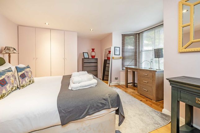 Flat for sale in Palace Gardens Terrace, London