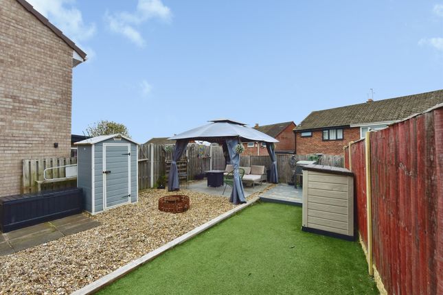 8, Pine Close, Sheffield photo 4