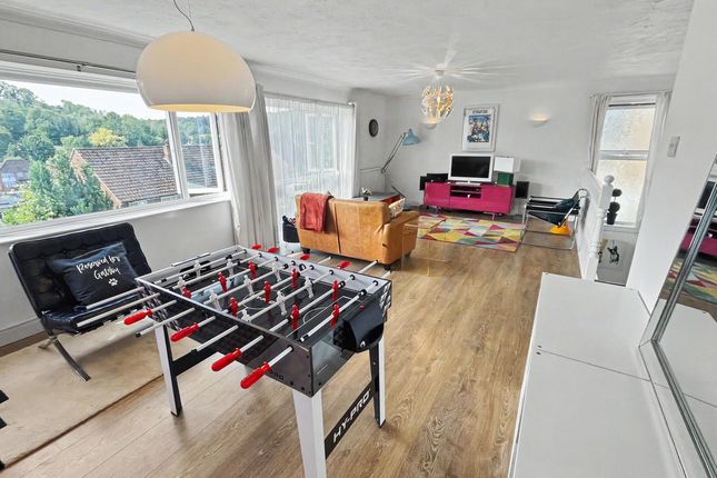 22, Combe Rise, High Wycombe photo 3