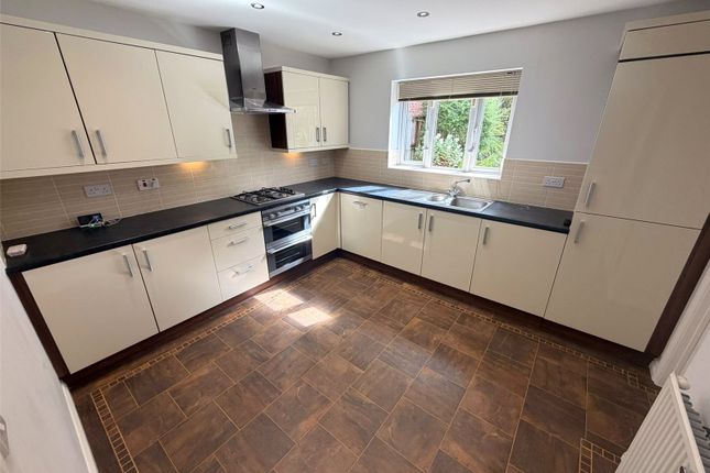10, Silver Birch Close, Bolton photo 3