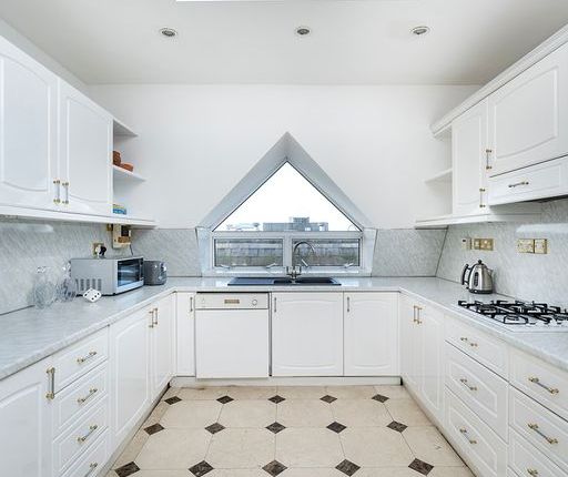 Flat for sale in Highview House, Queens Road, London
