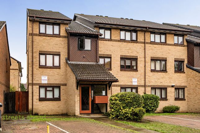 40, Adams Way, Croydon photo 2