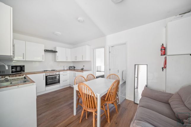 2, Raymond Crescent, Guildford photo 4