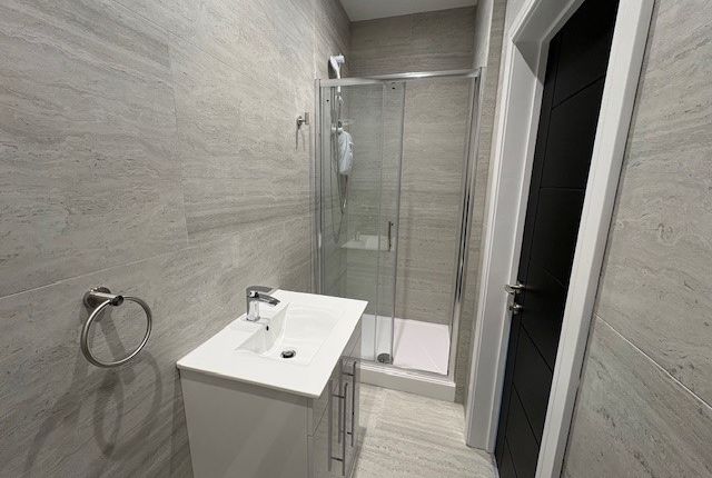 232, Nottingham photo 5