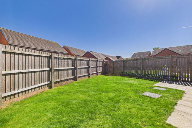 4, Whitecross Grove, Leeds photo 4