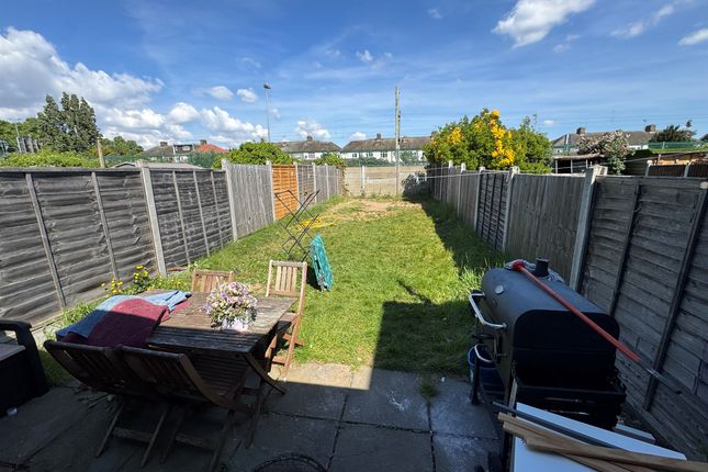 48a, Meadow Road, Barking photo 4