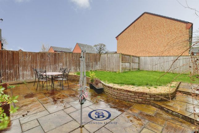 28, Mellors Field Close, Sandbach photo 3