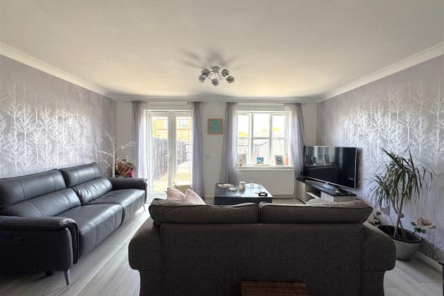 3, Elveroakes Way, Weymouth photo 3