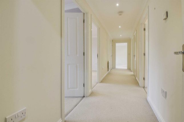 15, Woodall Close, Milton Keynes photo 5