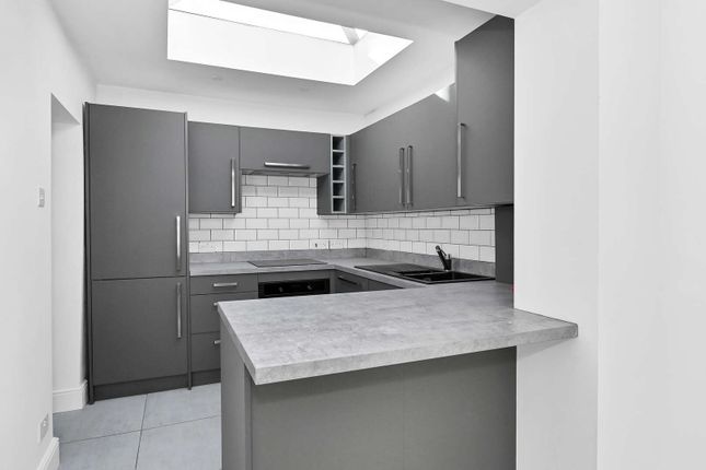 Silver Crescent, London photo 3