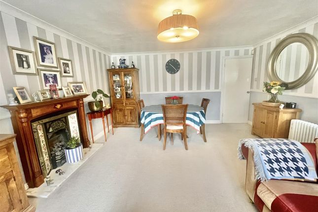 20, Sandringham Road, Potters Bar photo 4