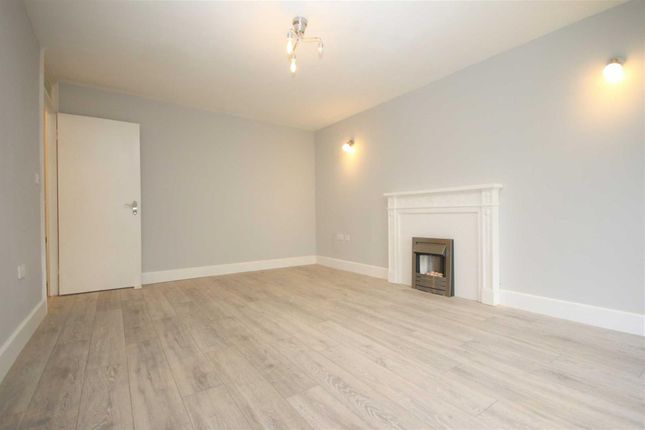 52, Trotwood, Chigwell photo 3