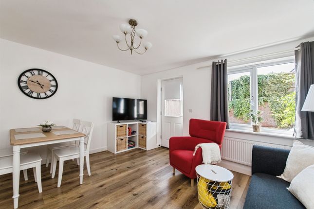 6, Acorn Close, Lyme Regis photo 4