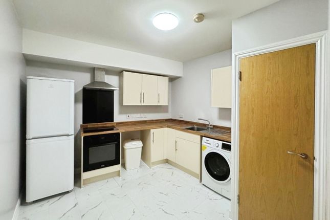 Flat 2, 5 Walters Yard, Bromley photo 4