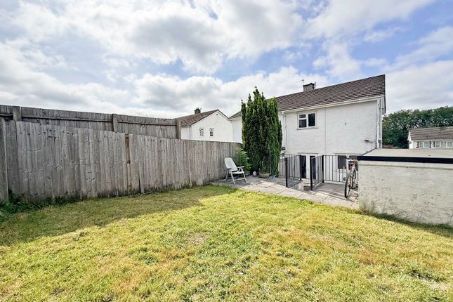 35, Hawthorn Park, Pontyclun photo 2