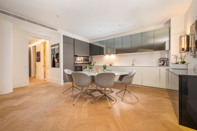 Flat for sale in Kean Street, Aldwych