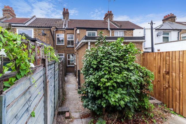21 York Road, Watford photo 4