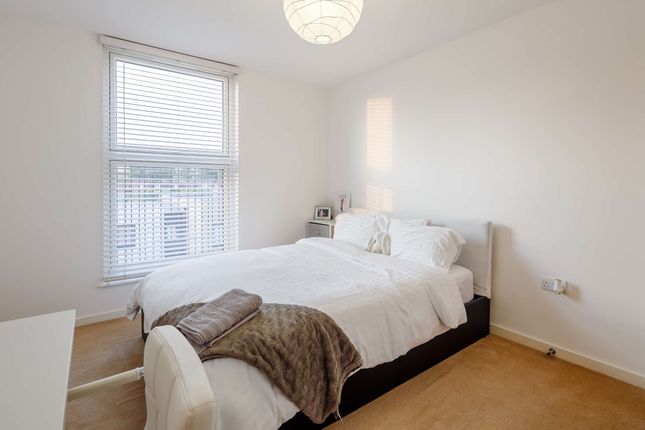 Flat for sale in Hitchin Lane, Stanmore
